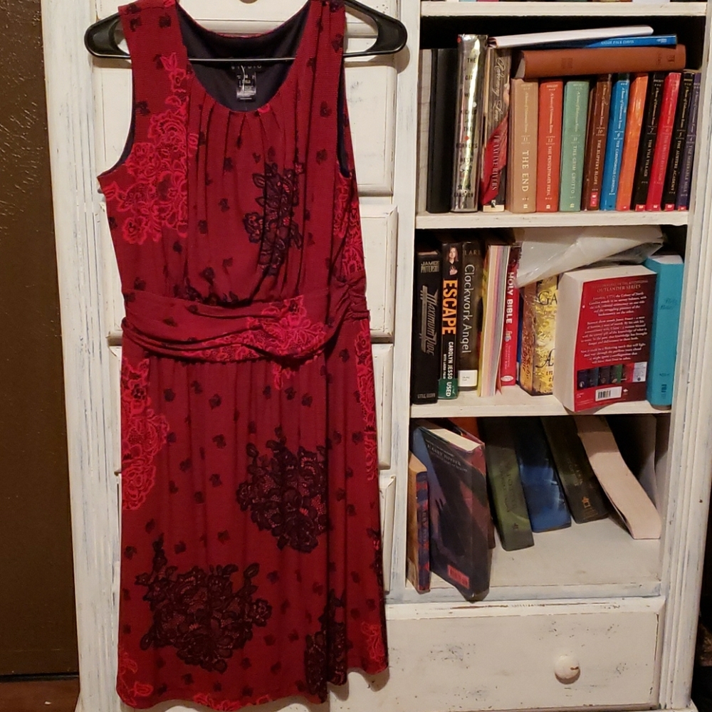 Sleeveless dress lace print
